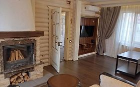 Заміський клуб відпочинку Чотири Сезони